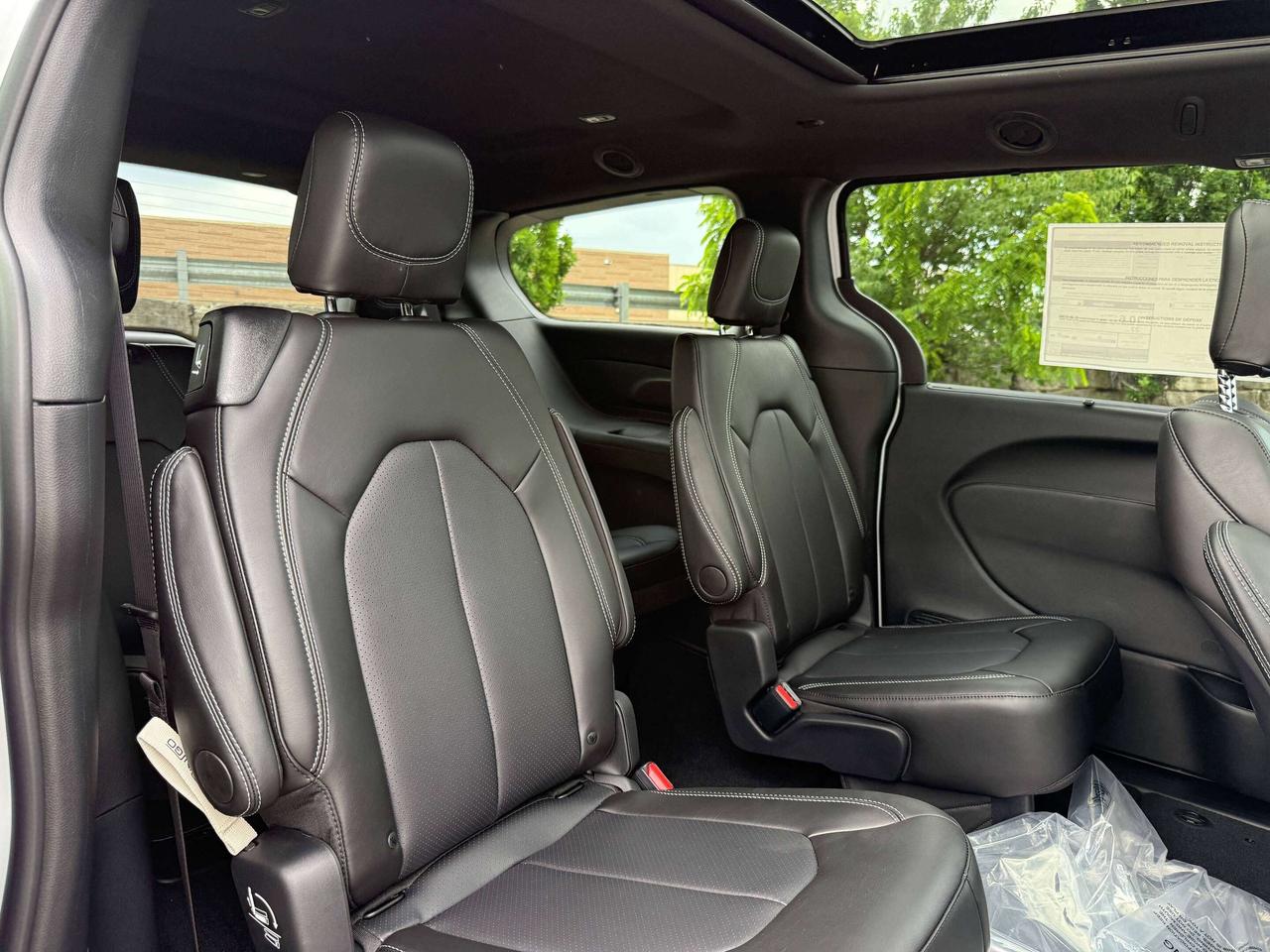 2027 Chrysler Pacifica Select FWD Photo
