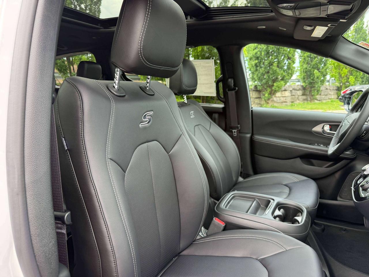 2027 Chrysler Pacifica Select FWD Photo