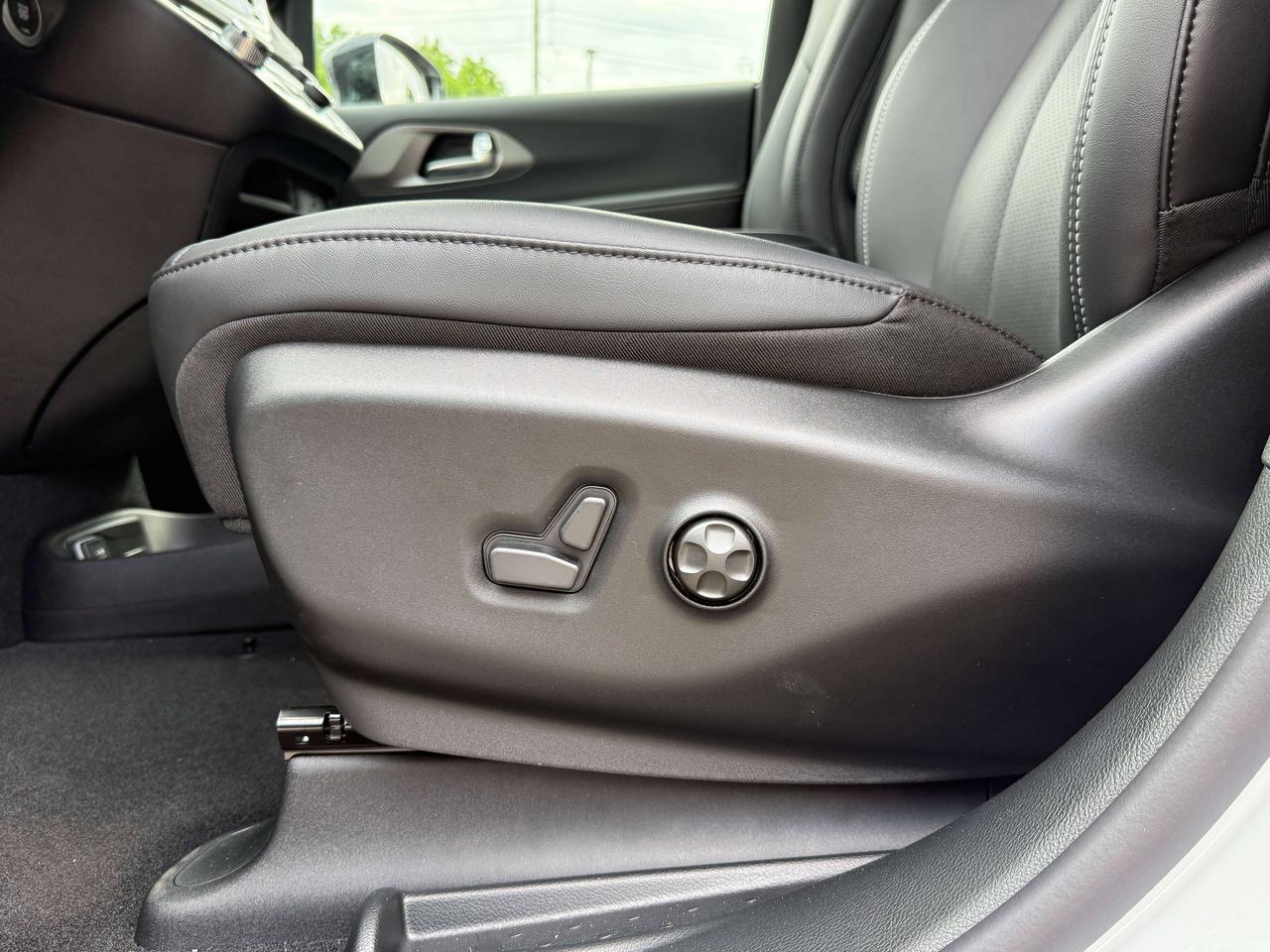 2027 Chrysler Pacifica Select FWD Photo