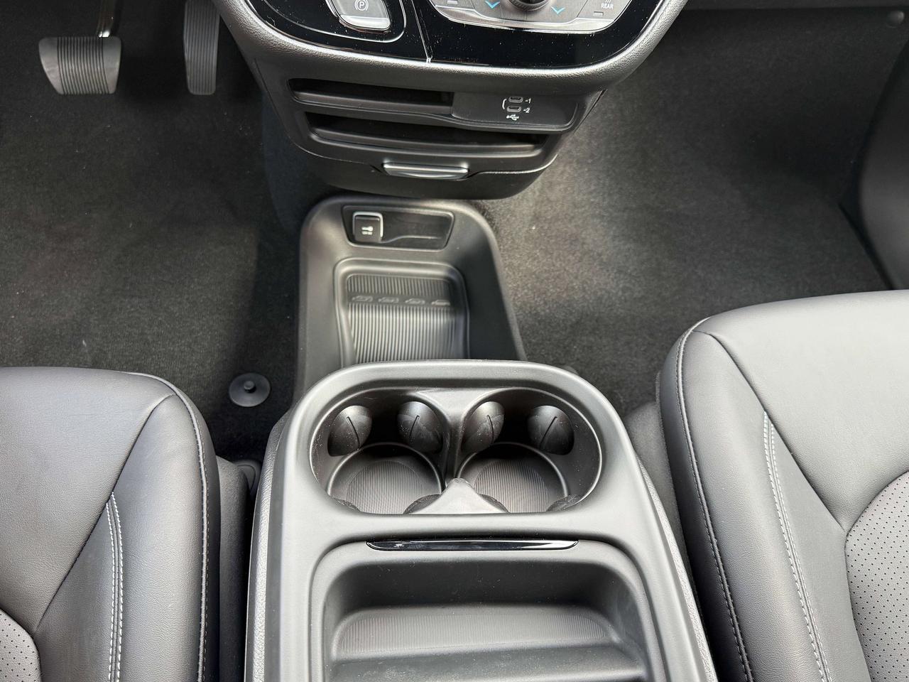 2027 Chrysler Pacifica Select FWD Photo
