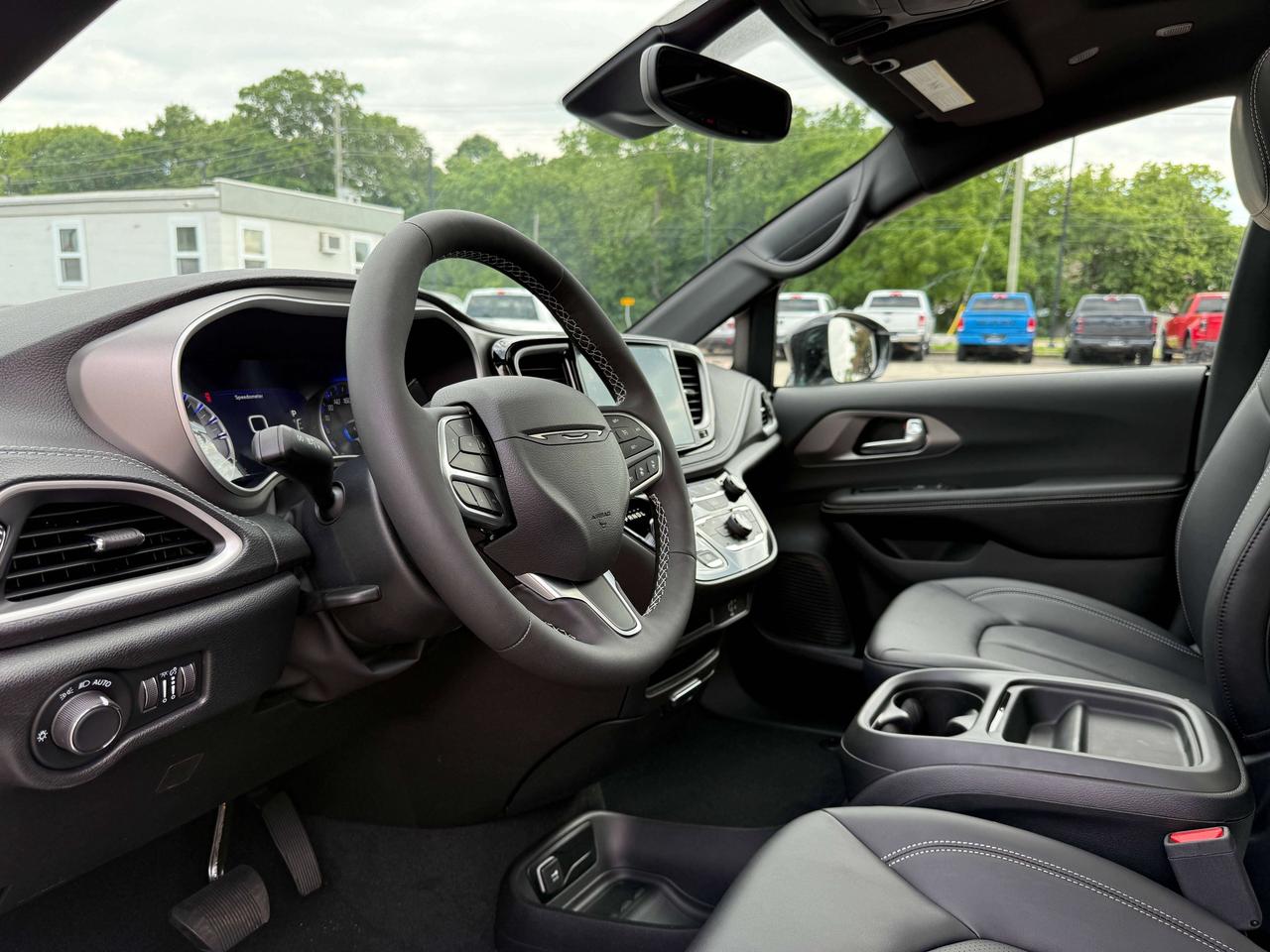 2027 Chrysler Pacifica Select FWD Photo