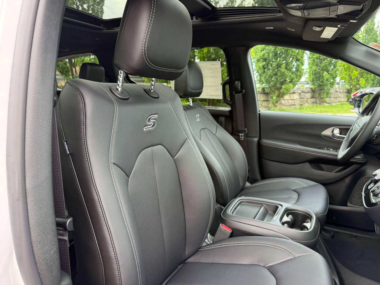 2027 Chrysler Pacifica Select FWD Photo