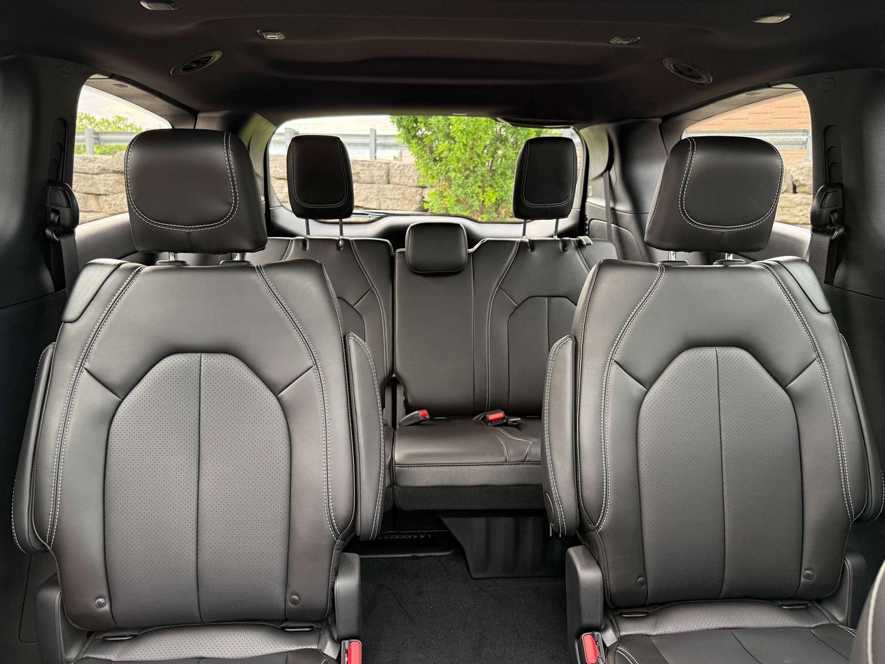 2027 Chrysler Pacifica Select FWD Photo