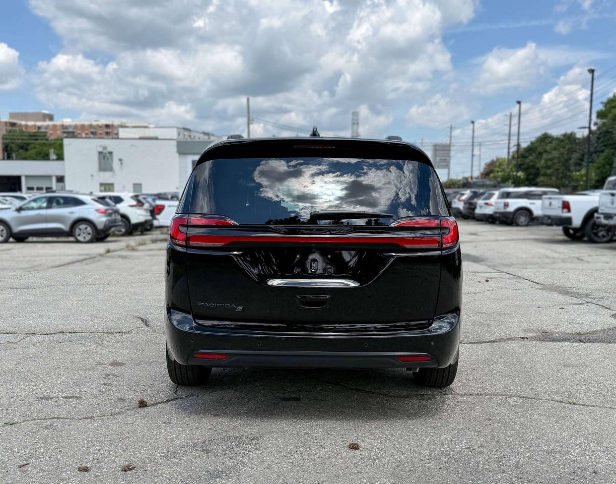 2027 Chrysler Pacifica Select FWD Photo
