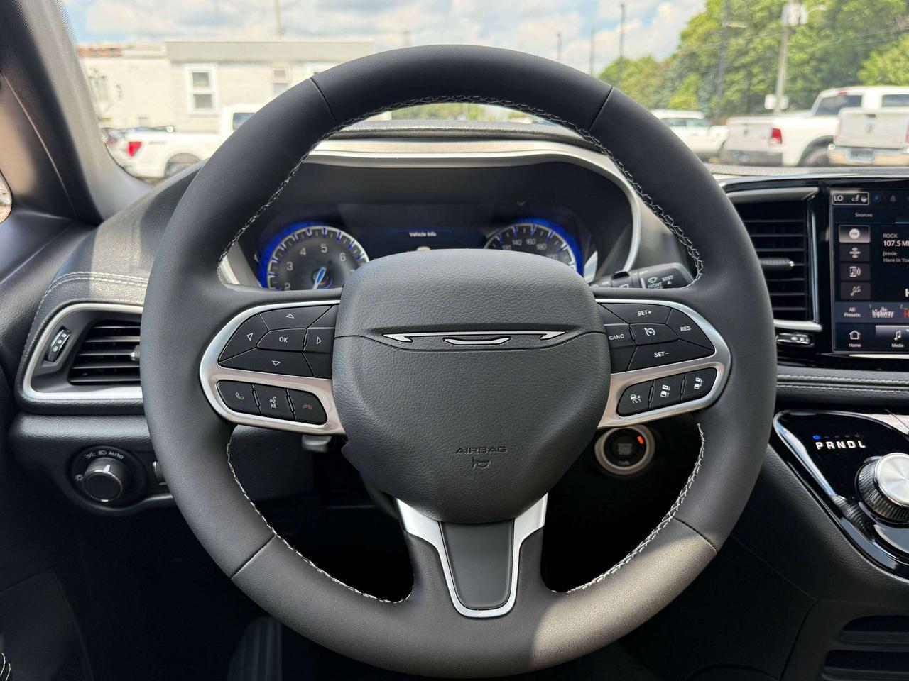 2027 Chrysler Pacifica Select FWD Photo
