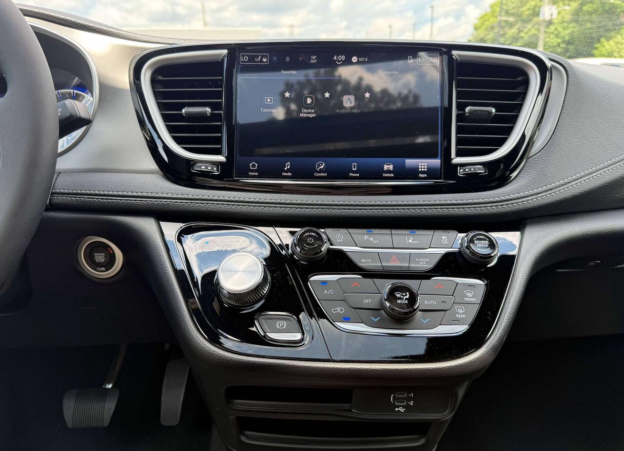 2027 Chrysler Pacifica Select FWD Photo