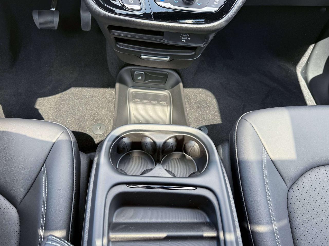 2027 Chrysler Pacifica Select FWD Photo