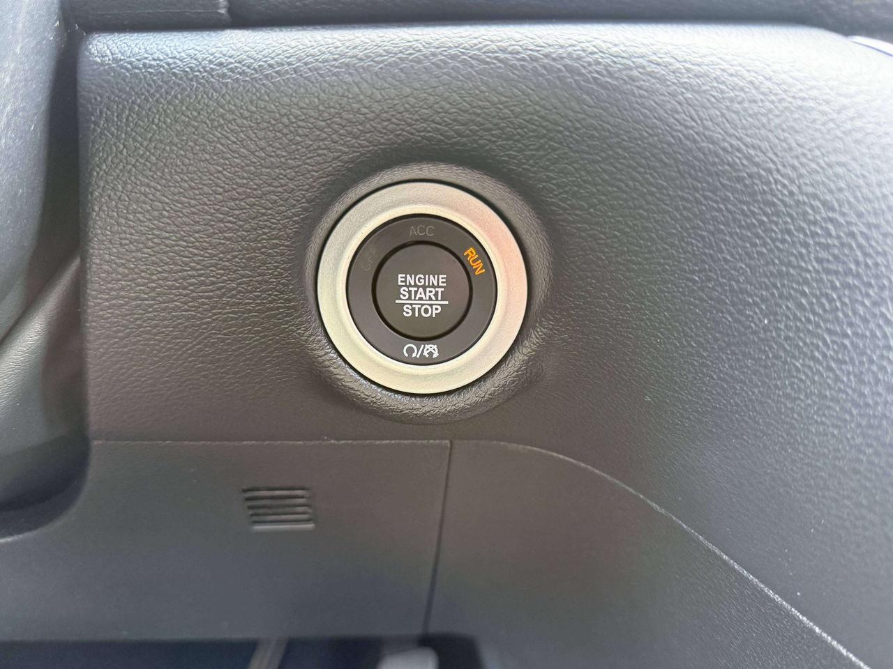 2027 Chrysler Pacifica Select FWD Photo