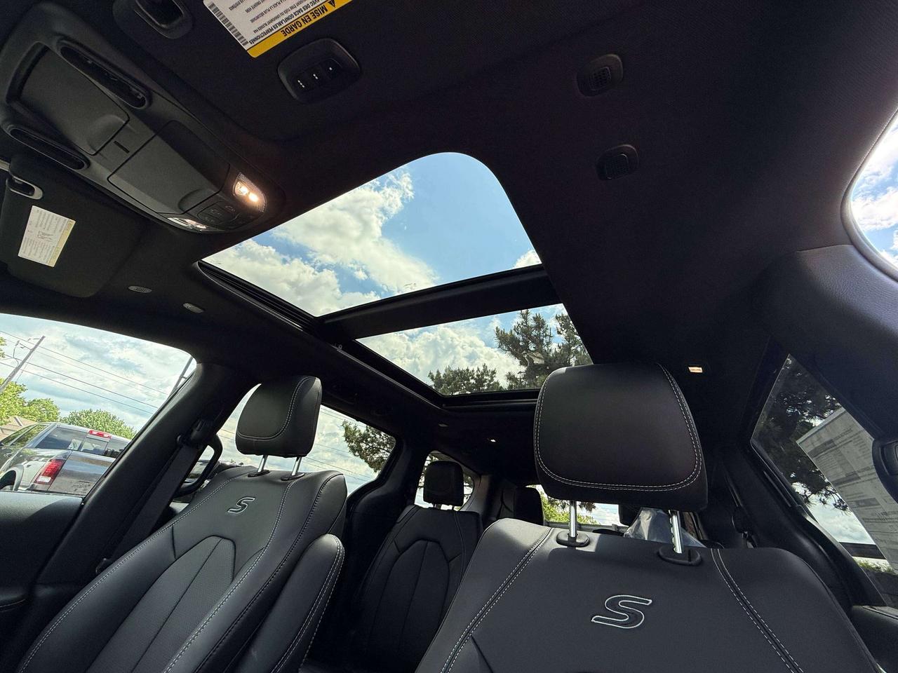 2027 Chrysler Pacifica Select FWD Photo