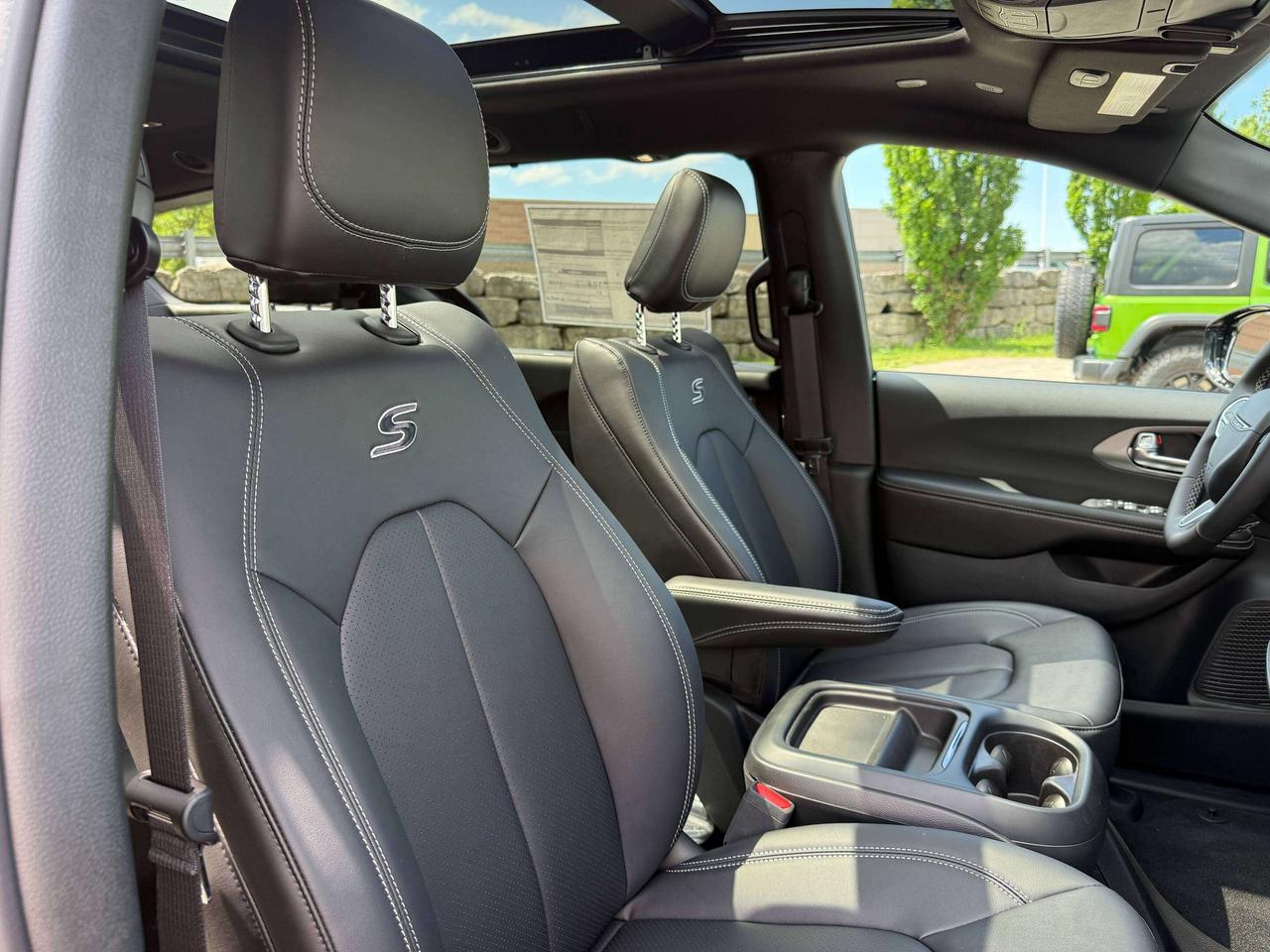 2027 Chrysler Pacifica Select FWD Photo