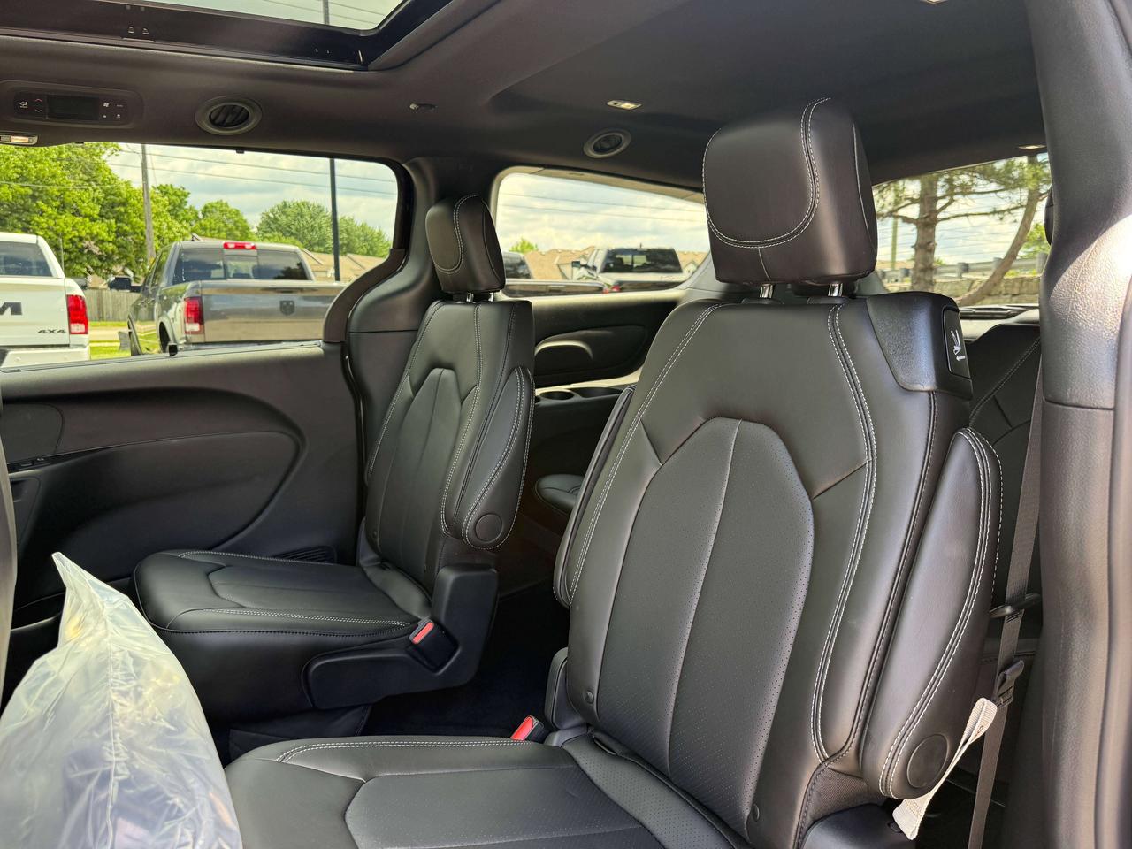 2027 Chrysler Pacifica Select FWD Photo