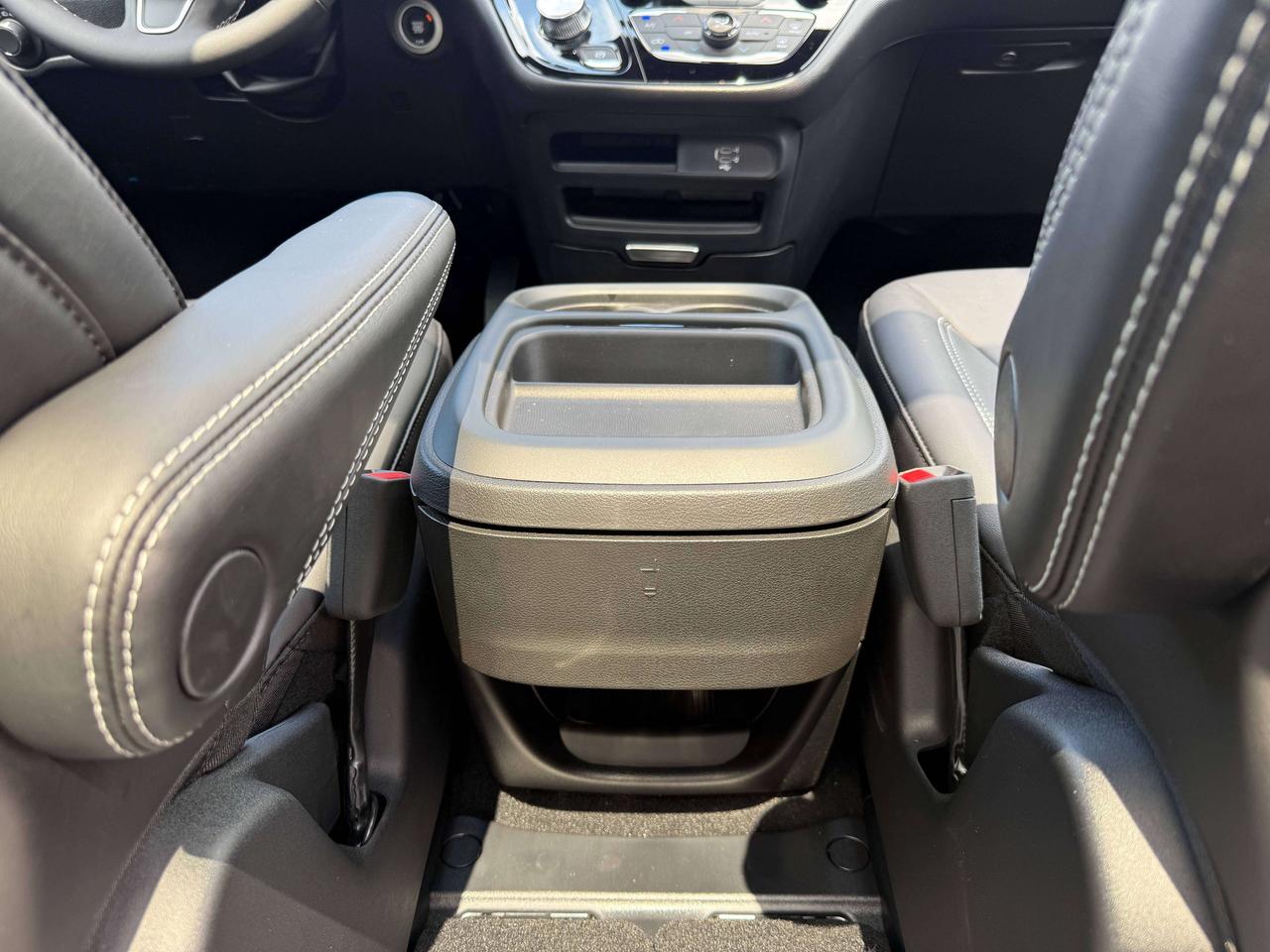 2027 Chrysler Pacifica Select FWD Photo