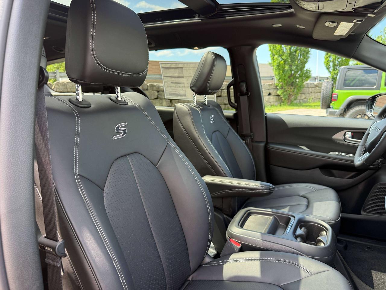2027 Chrysler Pacifica Select FWD Photo