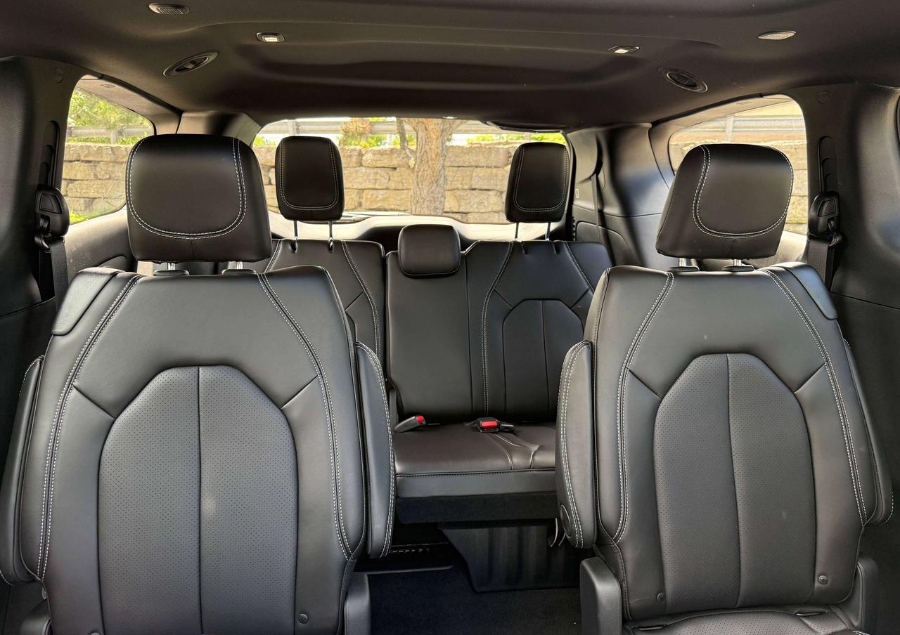 2027 Chrysler Pacifica Select FWD Photo