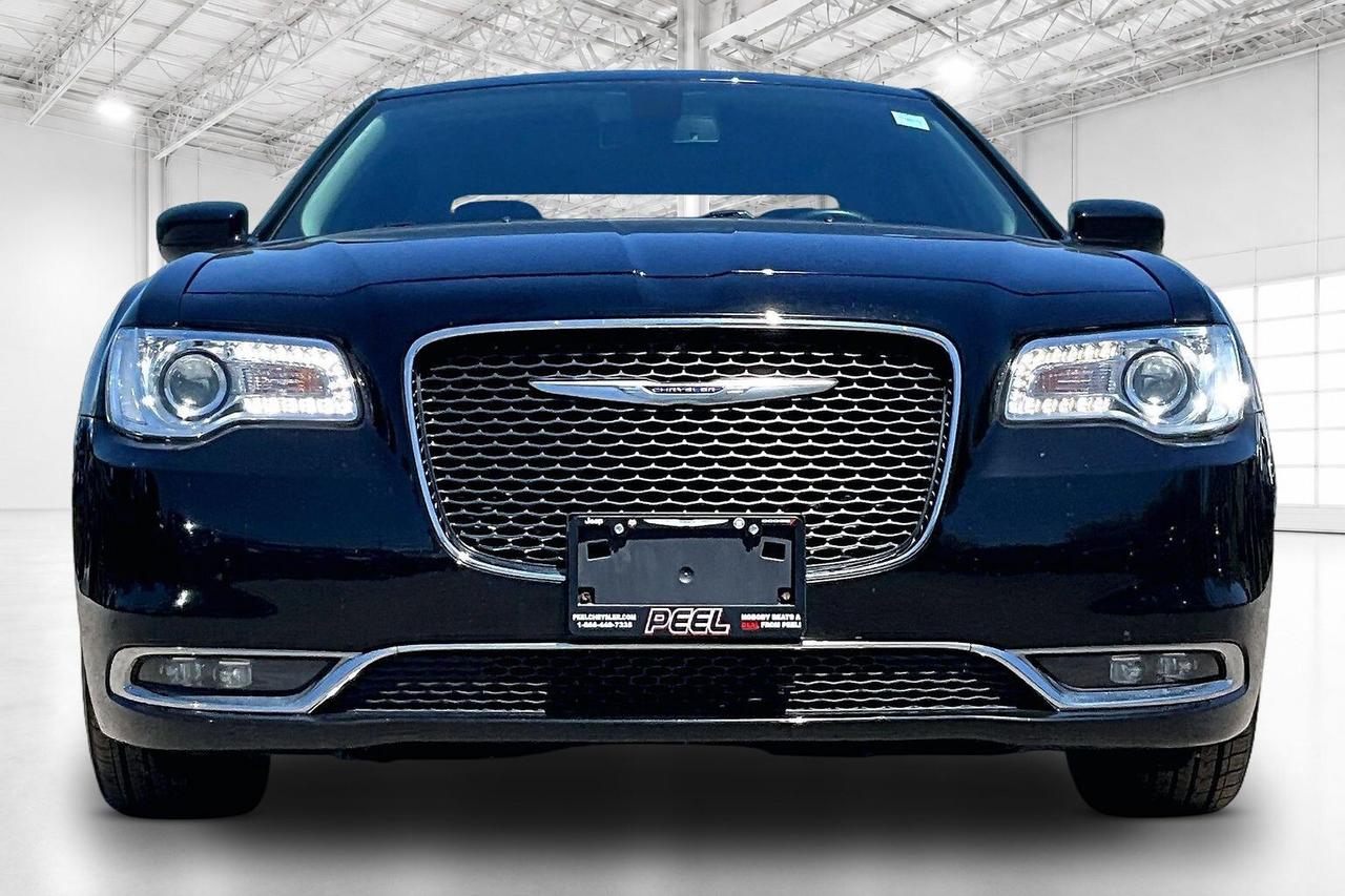 2019 Chrysler 300 300 Touring L | Heated Leather Panoroof | RWD Photo2