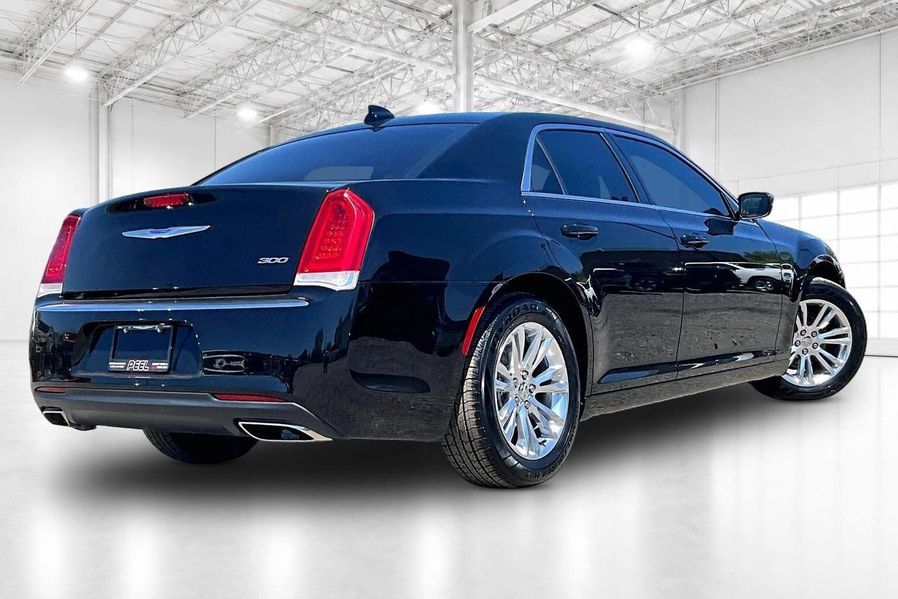 2019 Chrysler 300 300 Touring L | Heated Leather Panoroof | RWD Photo
