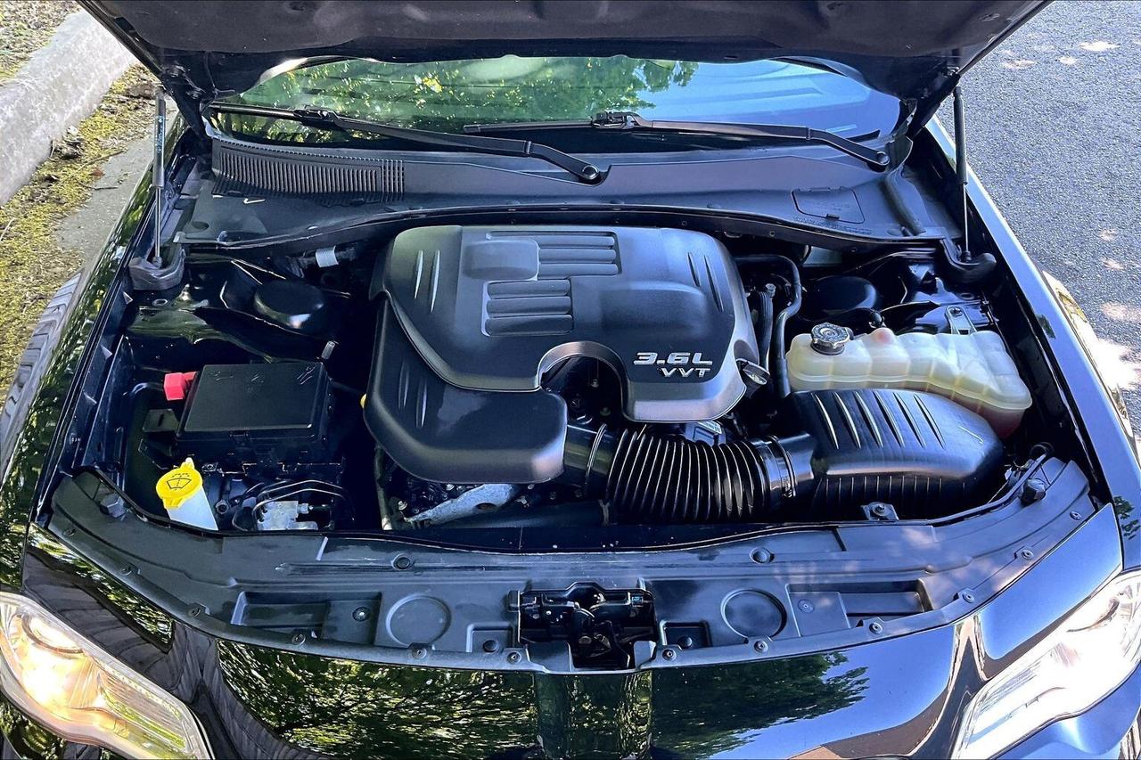2019 Chrysler 300 300 Touring L | Heated Leather Panoroof | RWD Photo