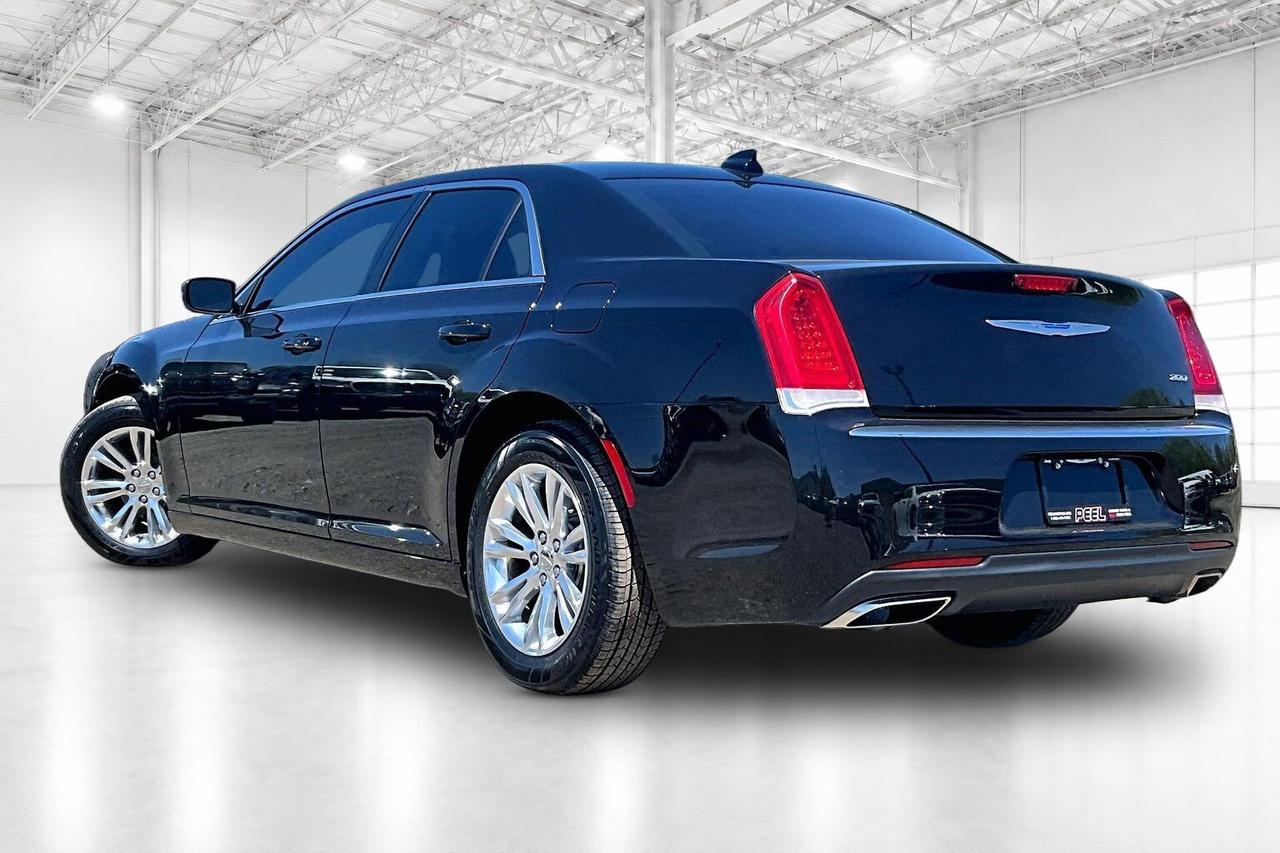 2019 Chrysler 300 300 Touring L | Heated Leather Panoroof | RWD Photo