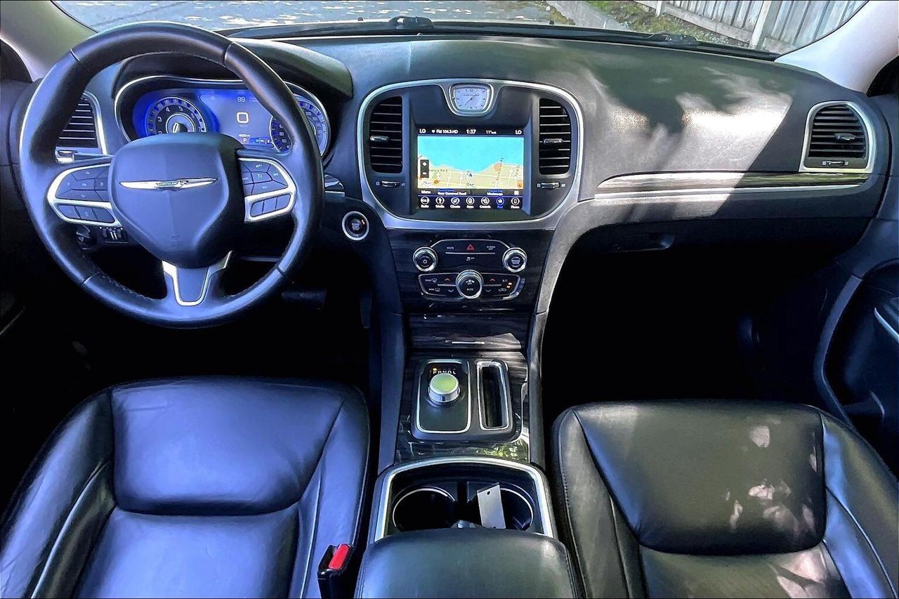 2019 Chrysler 300 300 Touring L | Heated Leather Panoroof | RWD Photo