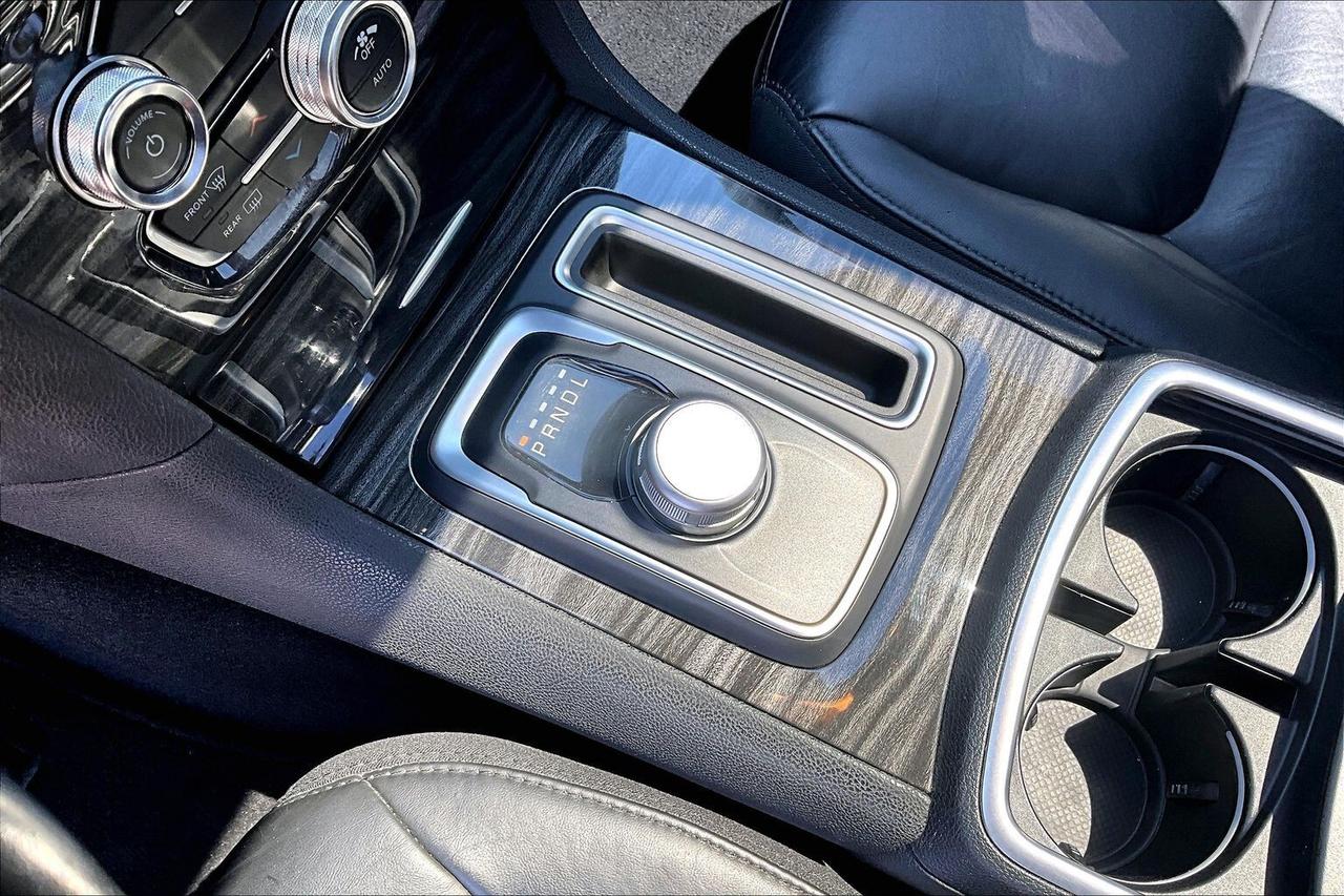 2019 Chrysler 300 300 Touring L | Heated Leather Panoroof | RWD Photo