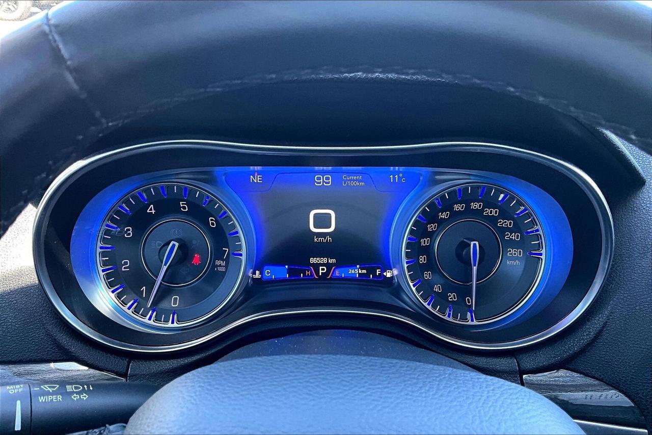 2019 Chrysler 300 300 Touring L | Heated Leather Panoroof | RWD Photo