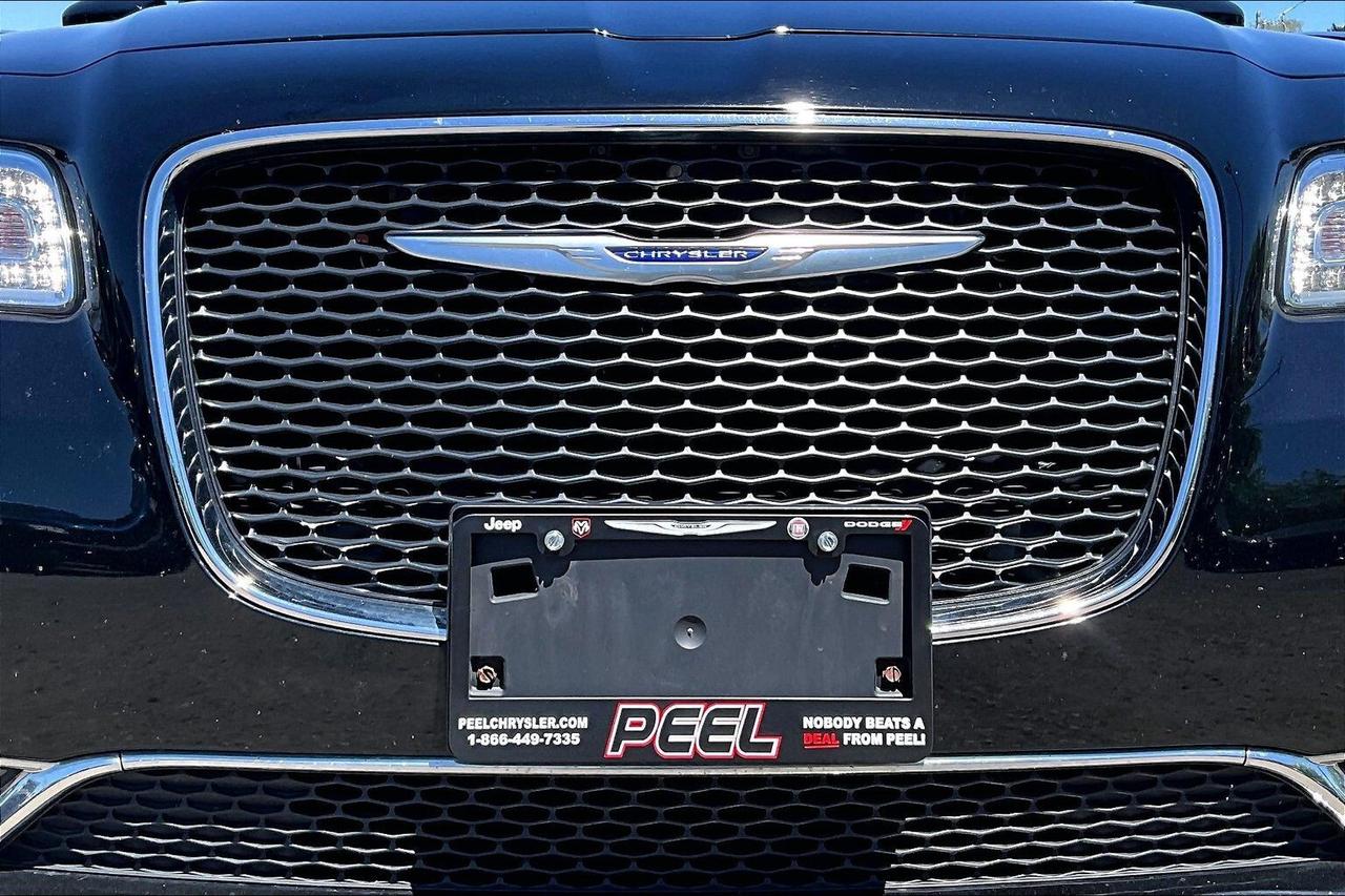 2019 Chrysler 300 300 Touring L | Heated Leather Panoroof | RWD Photo