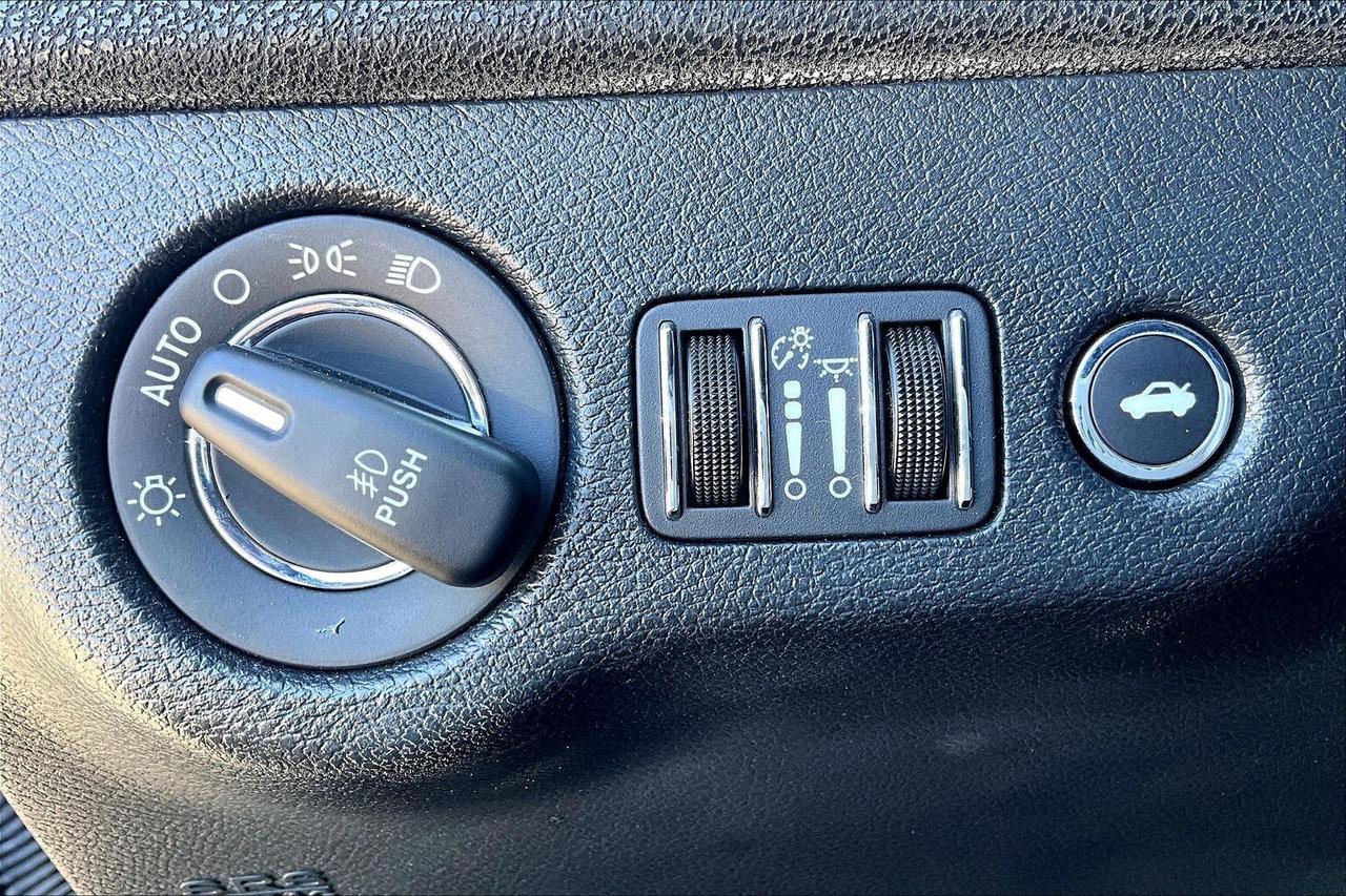2019 Chrysler 300 300 Touring L | Heated Leather Panoroof | RWD Photo