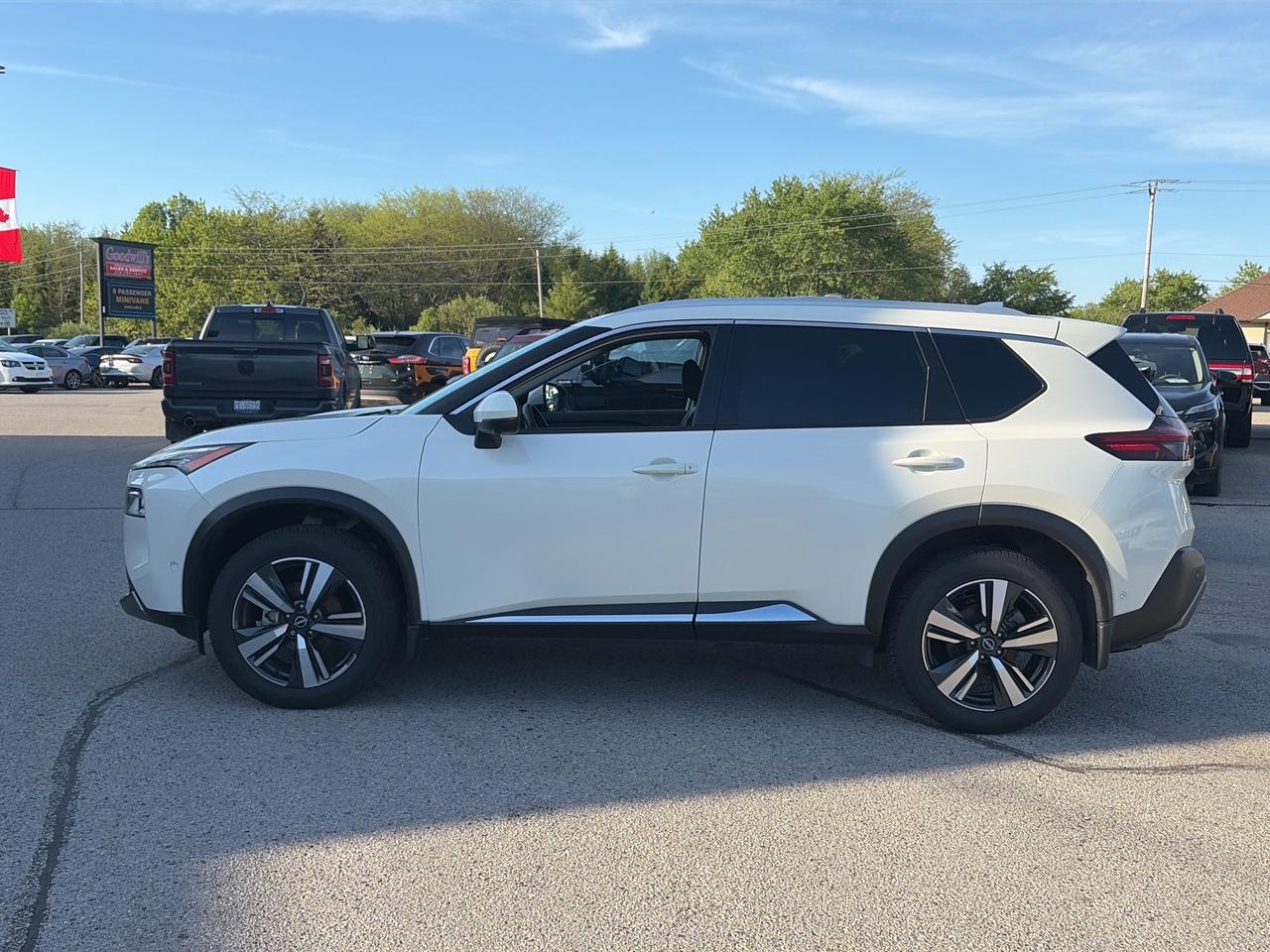 2023 Nissan Rogue AWD SL, HEATED LEATHER, REMOTE START! Photo