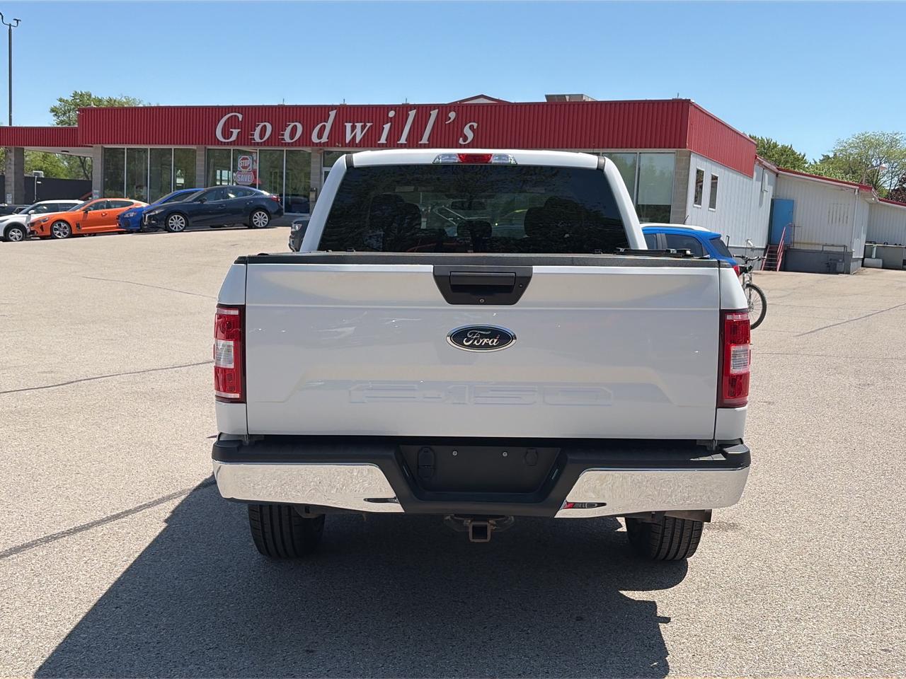 2018 Ford F-150 XLT, 3.3 V6, 4X4, CREW CAB, BACK UP CAMERA! Photo