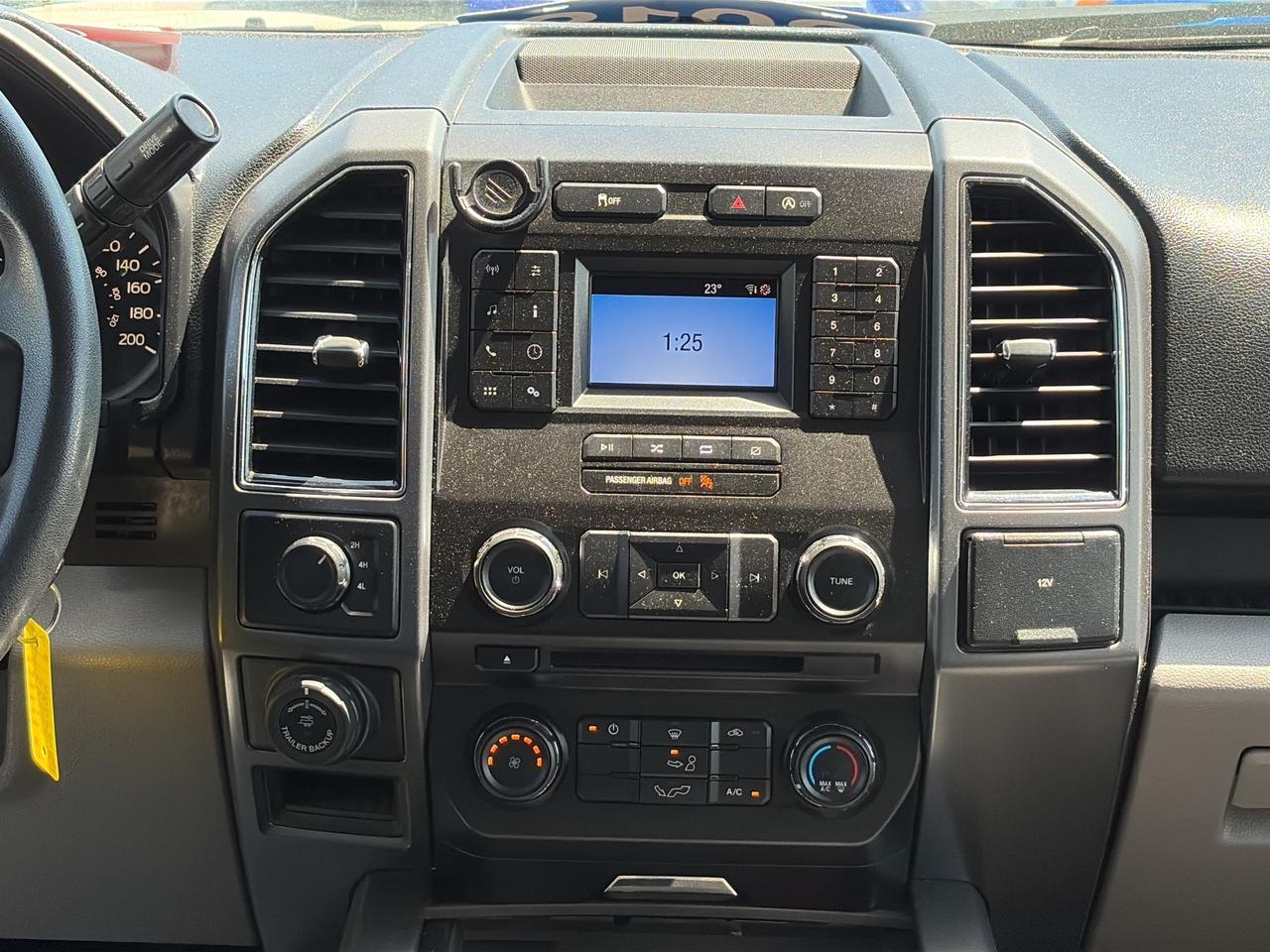 2018 Ford F-150 XLT, 3.3 V6, 4X4, CREW CAB, BACK UP CAMERA! Photo