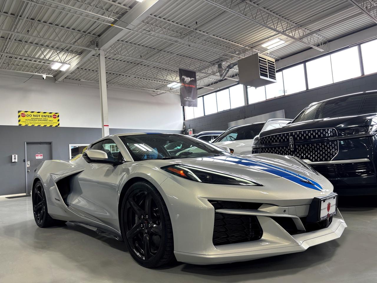 2024 Chevrolet Corvette E-Ray|3LZ|655HP|V8HYBRID|CONVERTIBLE|CARBONWHEELS| Photo