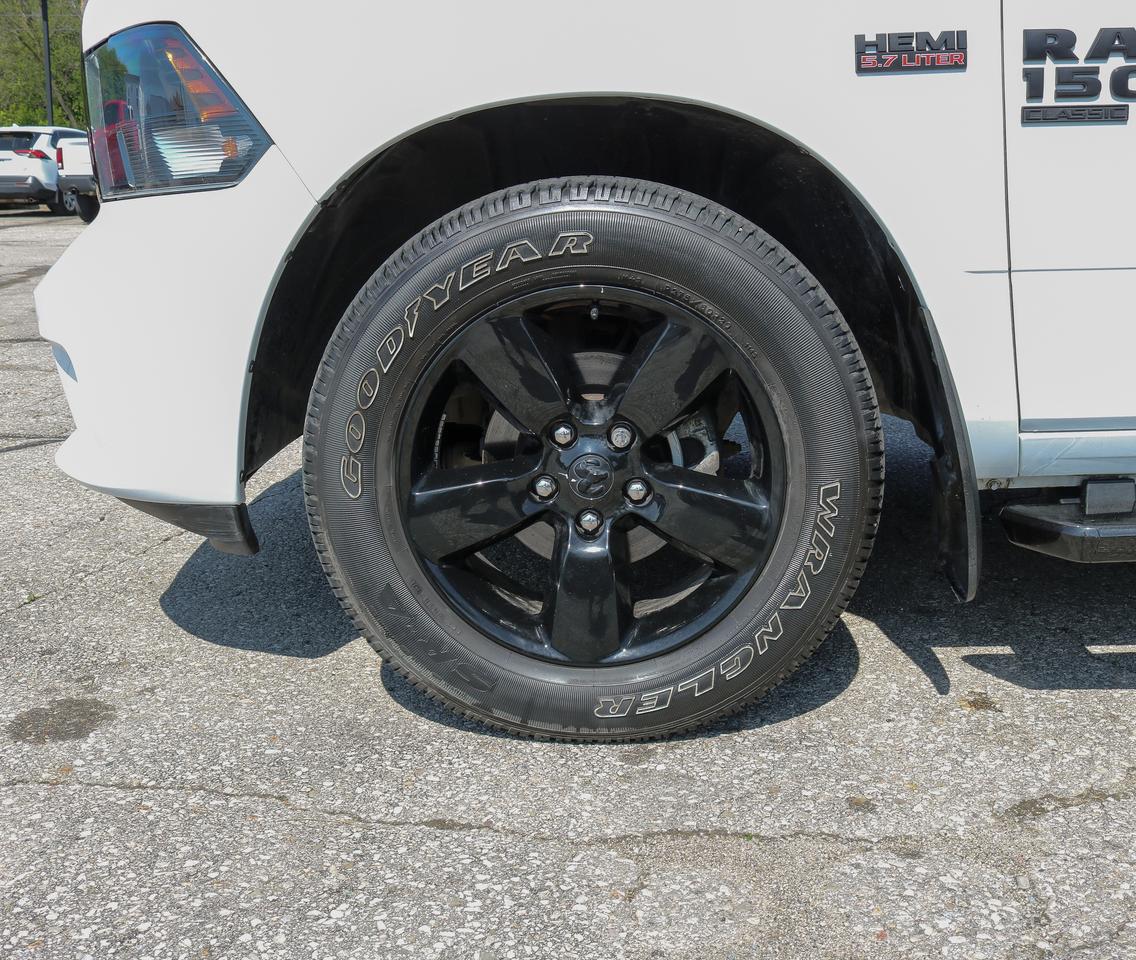 2023 RAM 1500 Classic Express 4x4 Crew Cab 5'7  Box | REMOTE START | Photo
