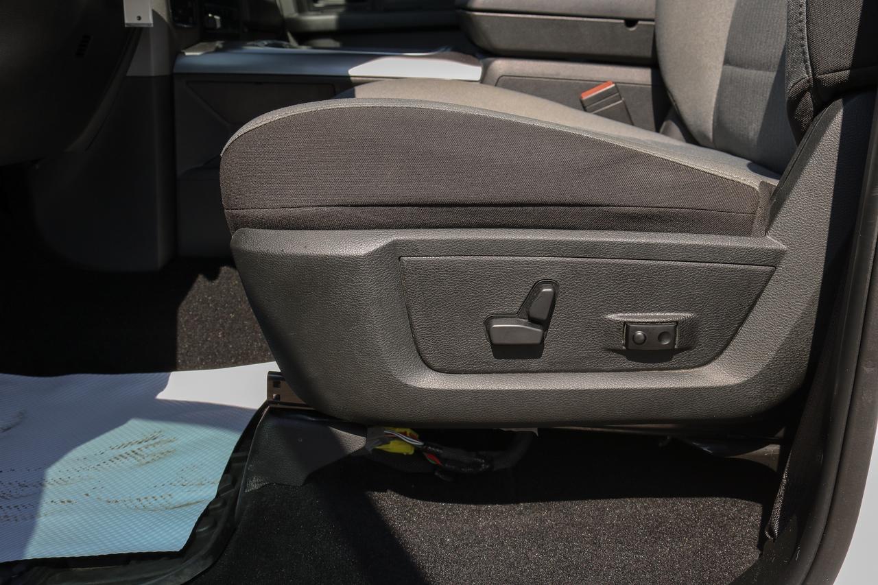 2023 RAM 1500 Classic Express 4x4 Crew Cab 5'7  Box | REMOTE START | Photo