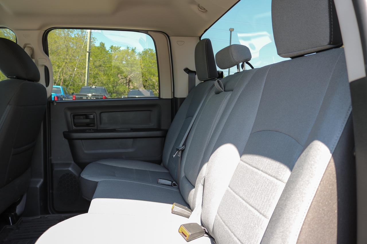 2023 RAM 1500 Classic Express 4x4 Crew Cab 5'7  Box | REMOTE START | Photo