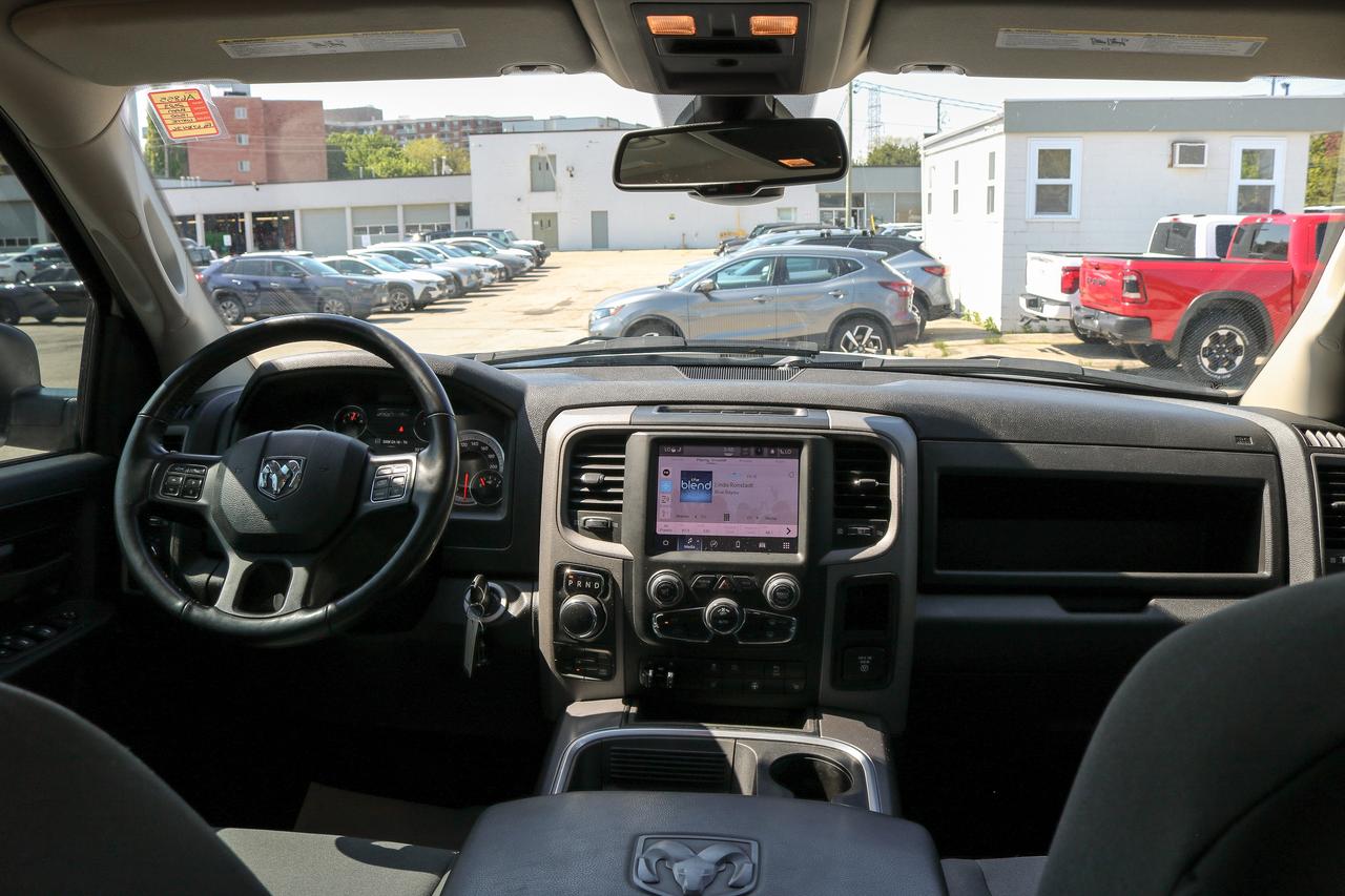 2023 RAM 1500 Classic Express 4x4 Crew Cab 5'7  Box | REMOTE START | Photo