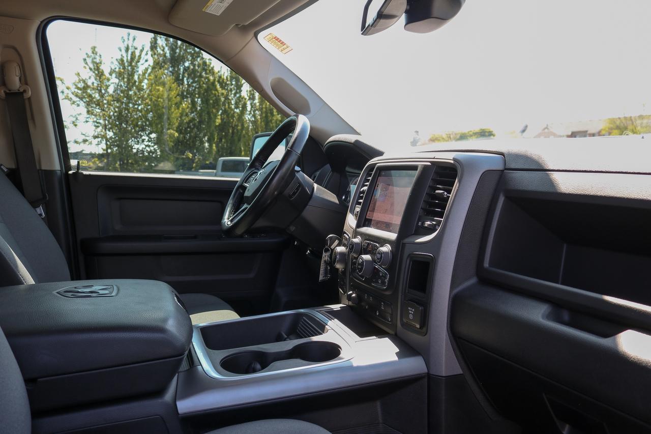 2023 RAM 1500 Classic Express 4x4 Crew Cab 5'7  Box | REMOTE START | Photo