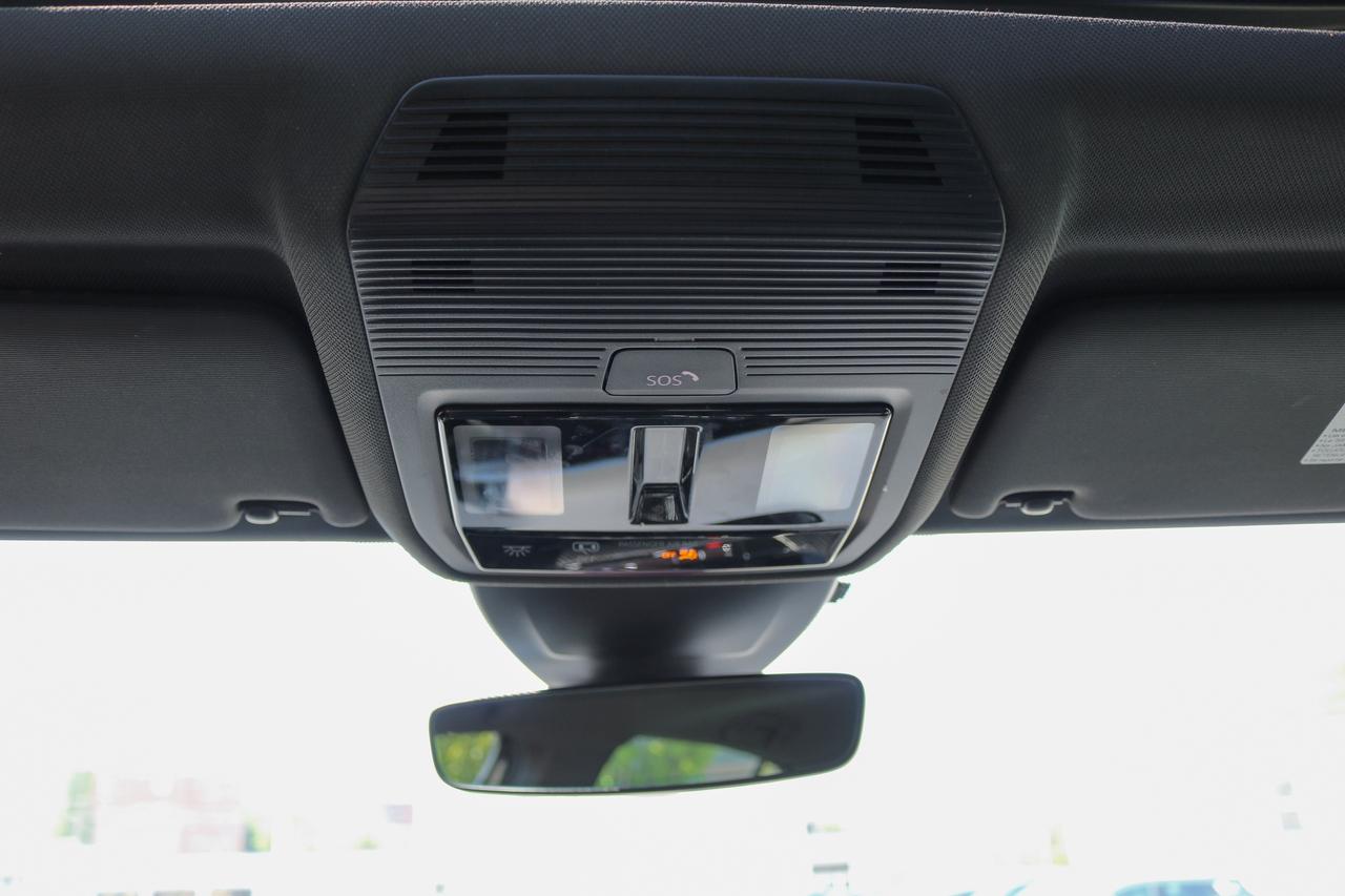 2024 Volkswagen Golf R DSG | NAVIGATION | SUNROOF | PREMIUM AUDIO | Photo