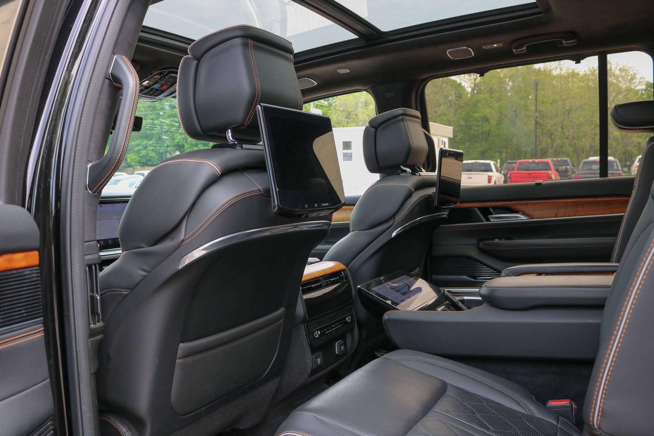 2022 Jeep Grand Wagoneer Series III 4x4 | NAVIGATION | REMOTE START | Photo