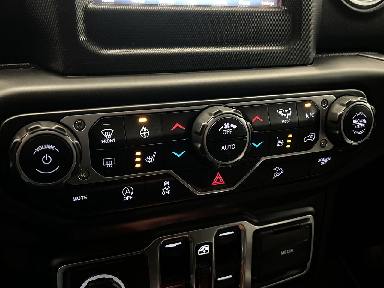 2018 Jeep Wrangler JK Unlimited SAHARA 4X4 | HTD LEATHER | CARPLAY | HARD TOP Photo