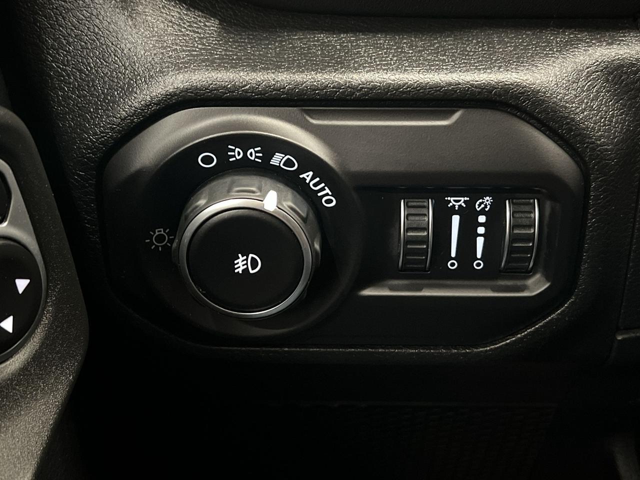 2018 Jeep Wrangler JK Unlimited SAHARA 4X4 | HTD LEATHER | CARPLAY | HARD TOP Photo