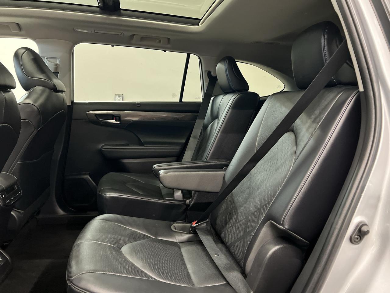 2023 Toyota Highlander HYBRID >>JUST SOLD Photo