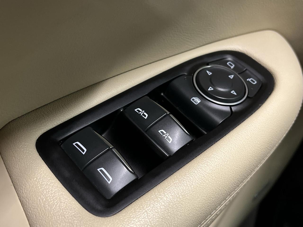 2019 Cadillac XT5 AWD | HTD LEATHER |CARPLAY | ALLOYS | REMOTE START Photo