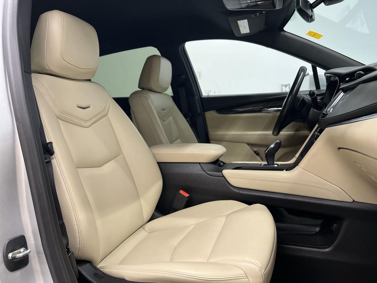 2019 Cadillac XT5 AWD | HTD LEATHER |CARPLAY | ALLOYS | REMOTE START Photo