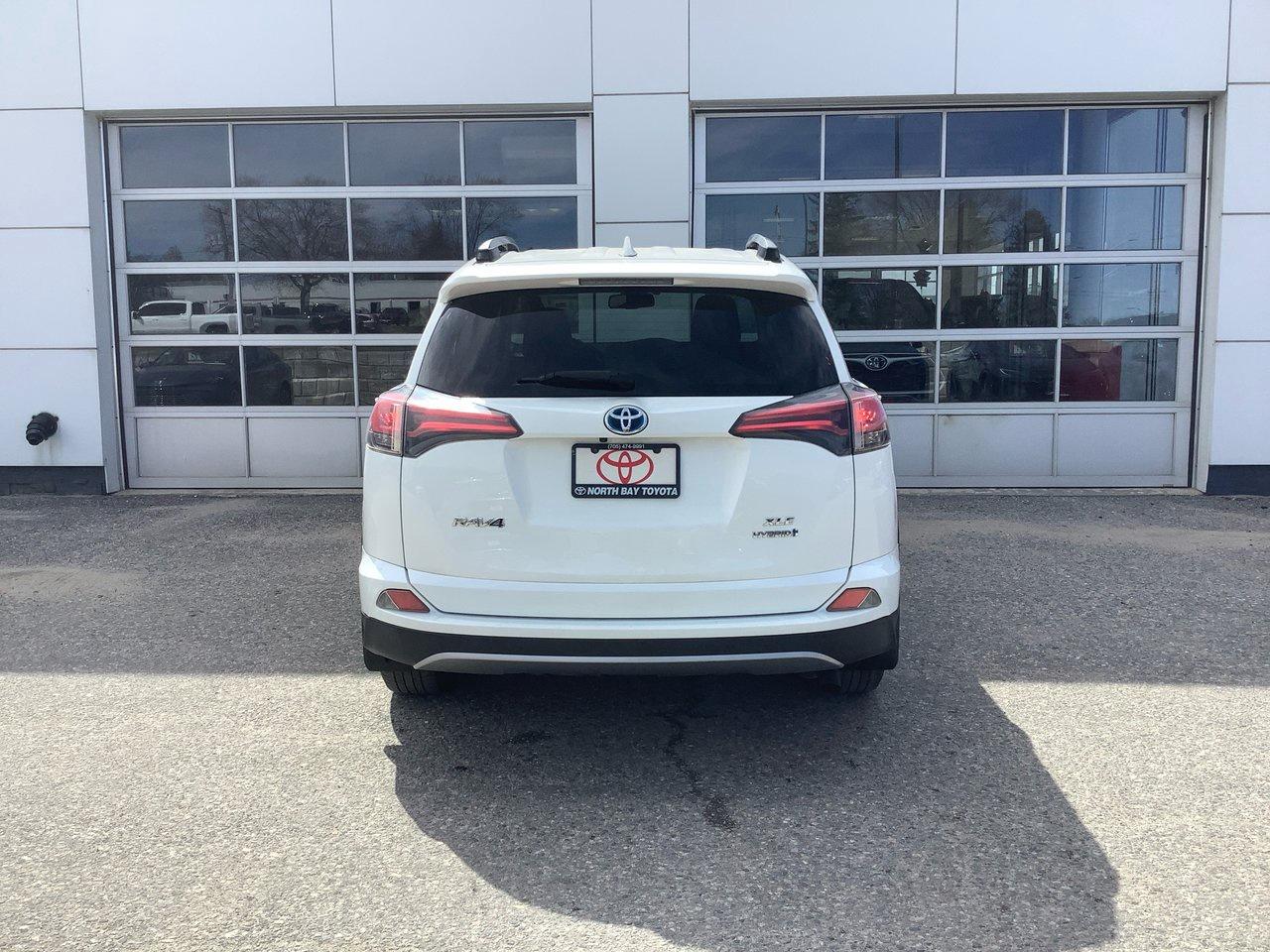 2017 Toyota RAV4 XLE HYBRID Photo