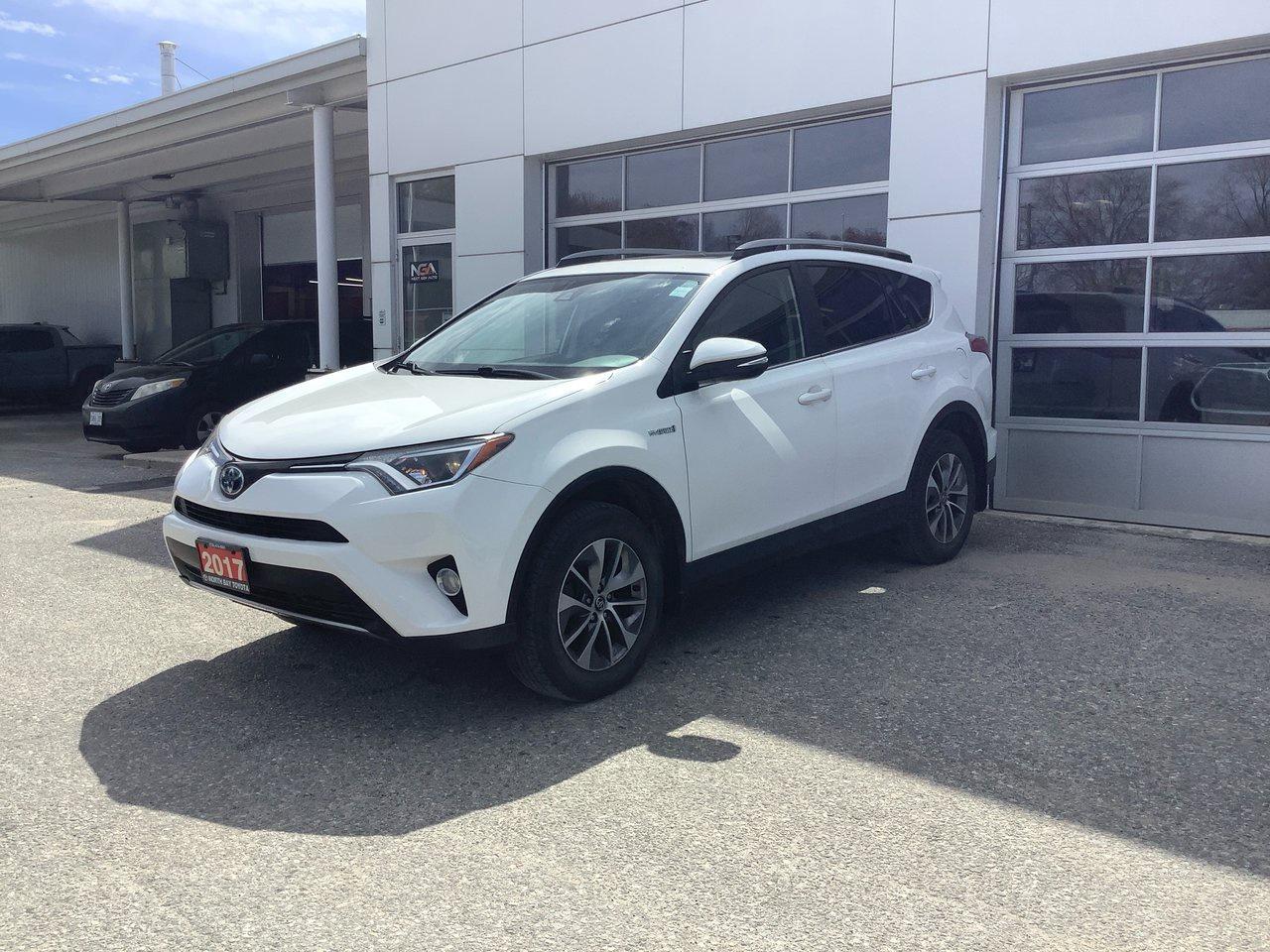 2017 Toyota RAV4 XLE HYBRID Photo