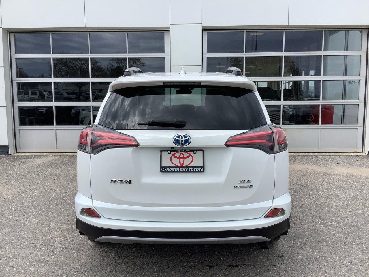 2017 Toyota RAV4 XLE HYBRID Photo
