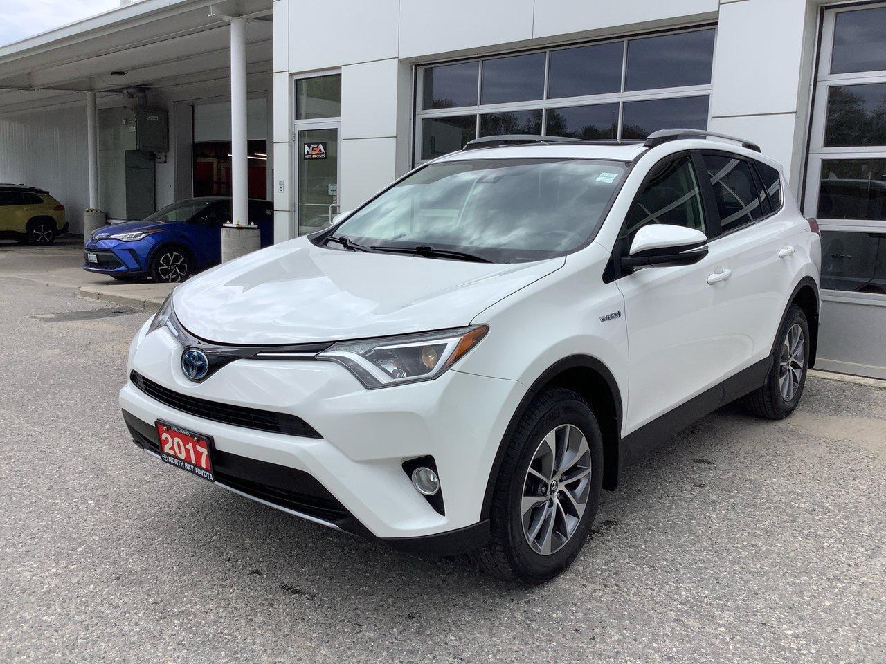 2017 Toyota RAV4 XLE HYBRID Photo