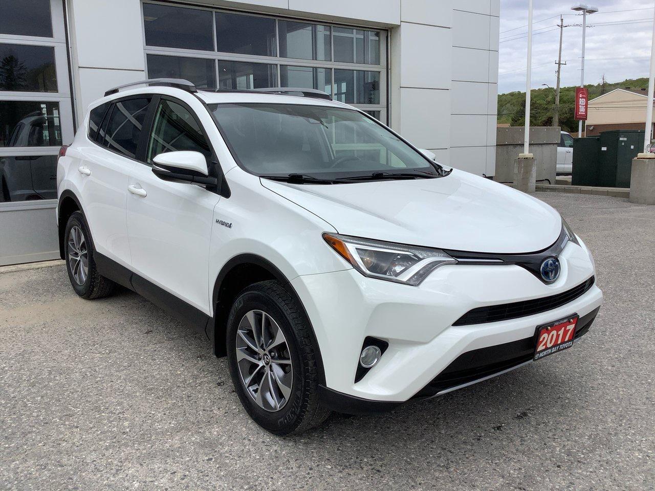 2017 Toyota RAV4 XLE HYBRID Photo