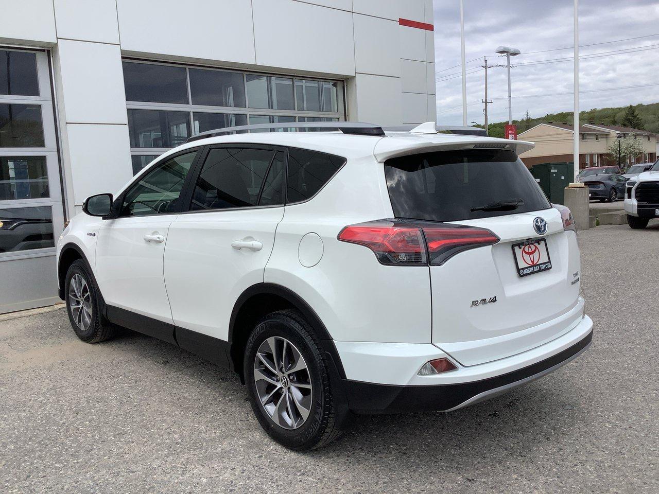 2017 Toyota RAV4 XLE HYBRID Photo