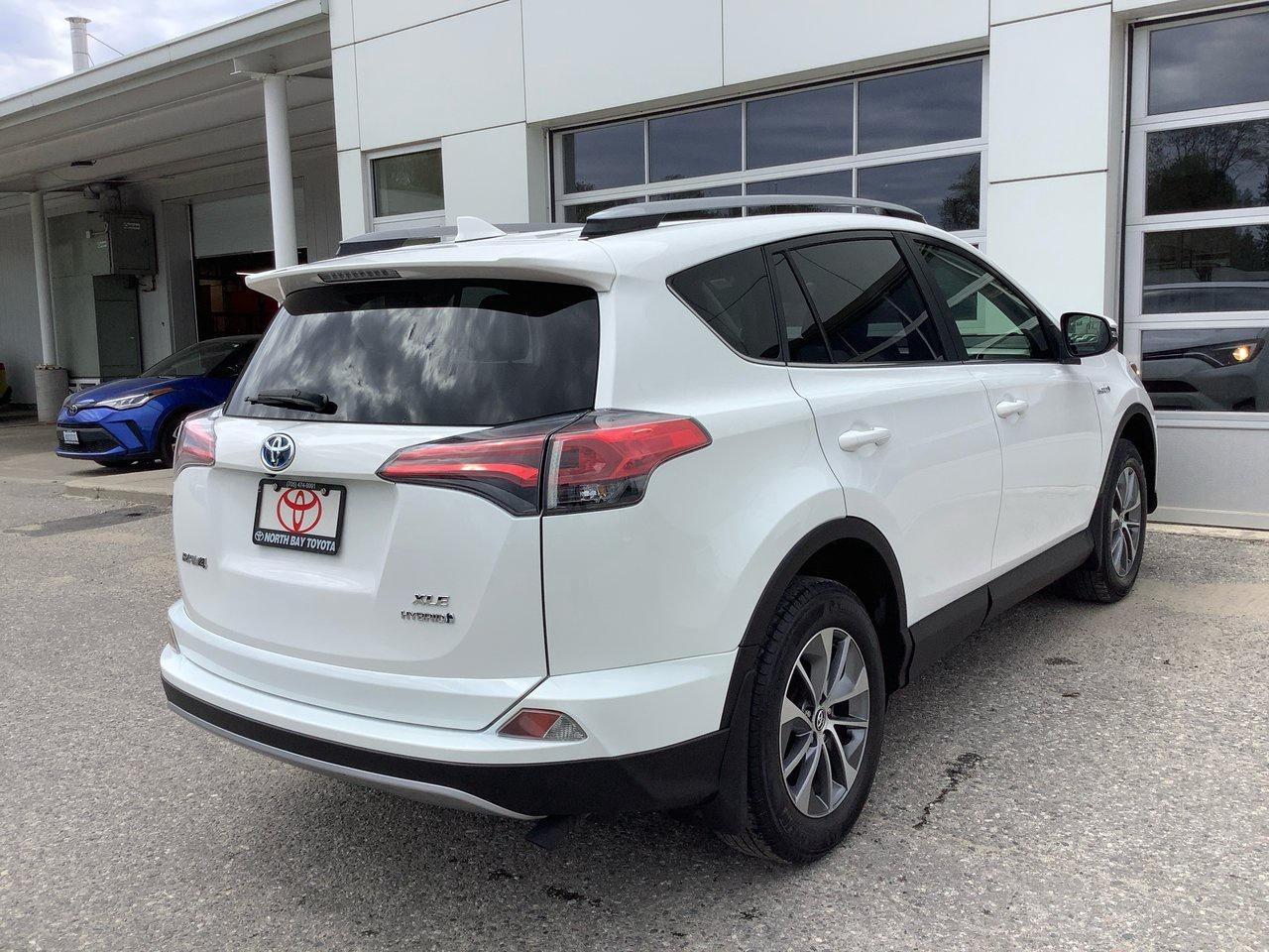 2017 Toyota RAV4 XLE HYBRID Photo